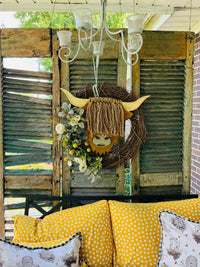 Load image into Gallery viewer, Highland cow door hanger
